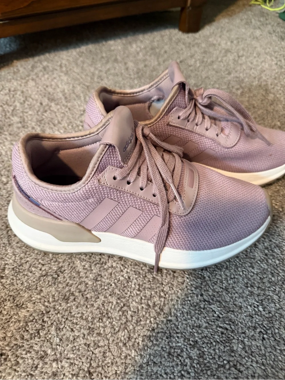 Adidas. 7.5 women’s. Good condition